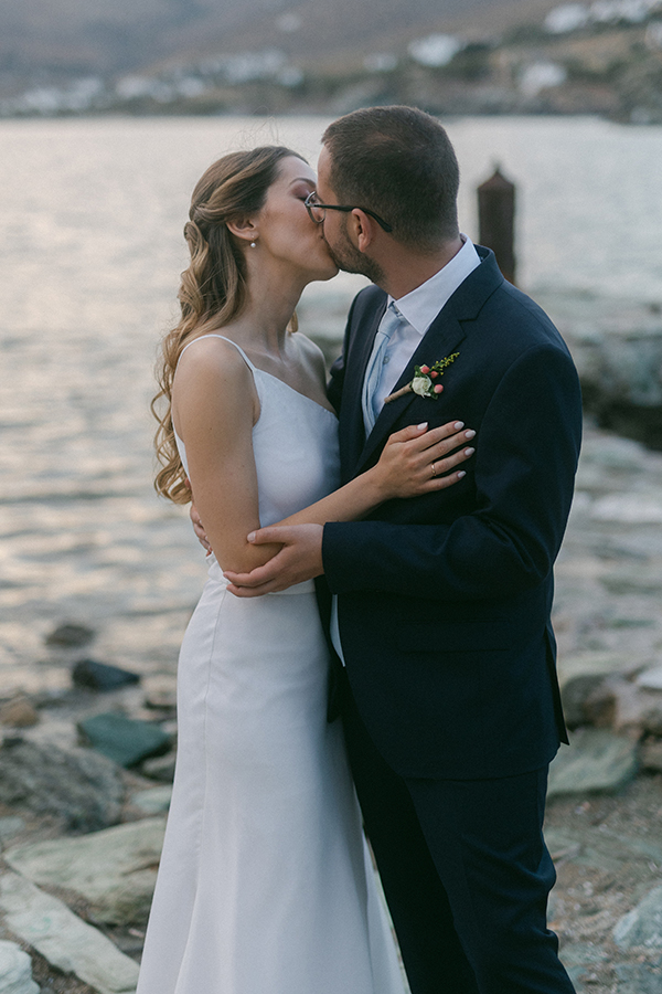 pretty-and-bright-wedding-tinos-wild-flowers_29