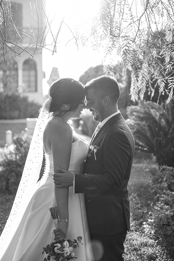 beautiful-summer-wedding-white-blooms_03