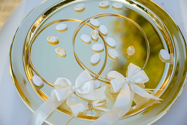 beautiful-summer-wedding-white-blooms_13