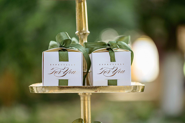 beautiful-summer-wedding-white-blooms_15