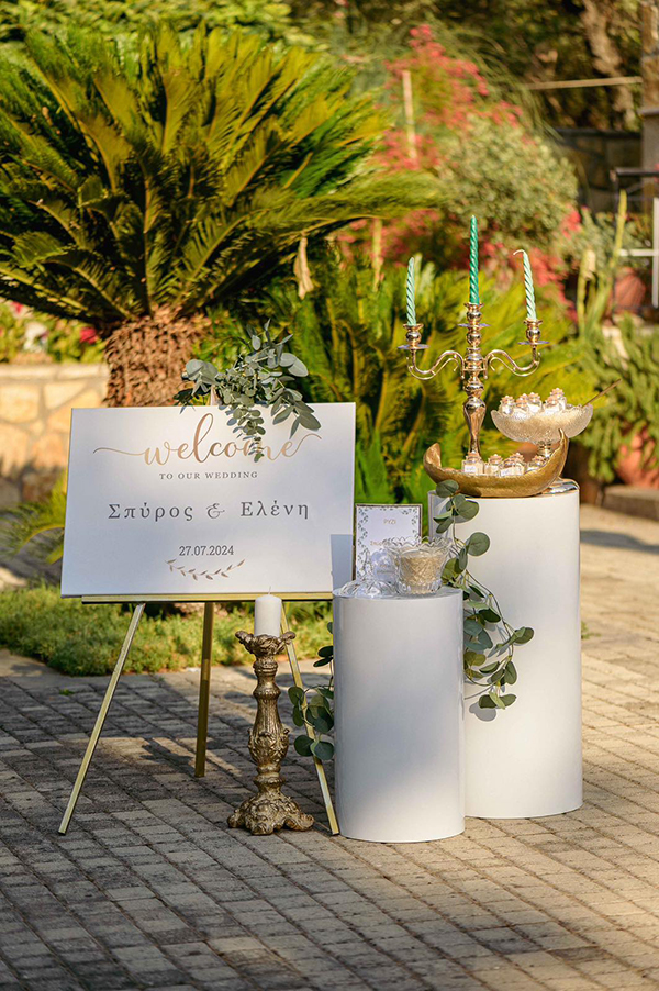 beautiful-summer-wedding-white-blooms_17