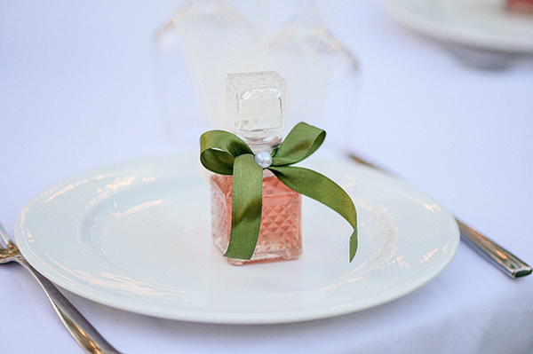 beautiful-summer-wedding-white-blooms_19