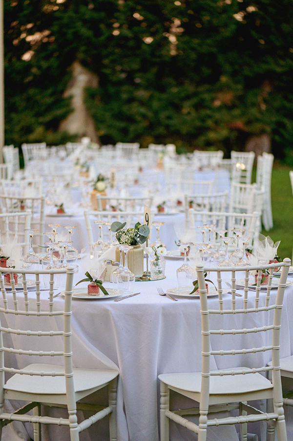 beautiful-summer-wedding-white-blooms_20