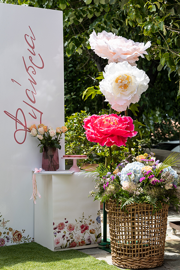 colorful-romantic-baby-girl-baptism-beautiful-arch_01