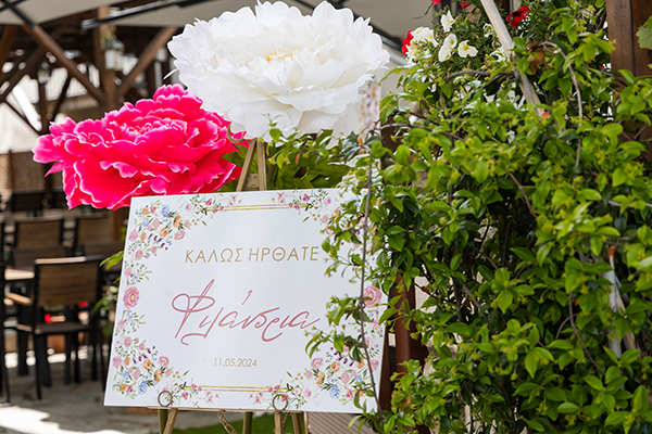 colorful-romantic-baby-girl-baptism-beautiful-arch_02