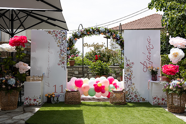 colorful-romantic-baby-girl-baptism-beautiful-arch_08