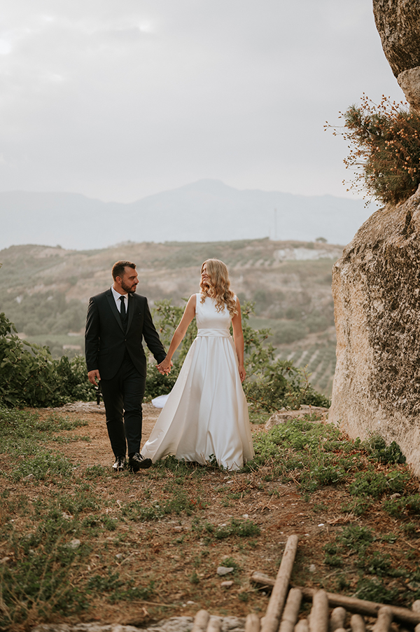 cretan-wedding-white-flowers-olive-branches_02
