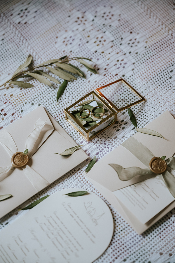 cretan-wedding-white-flowers-olive-branches_05