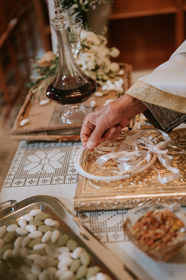 cretan-wedding-white-flowers-olive-branches_23
