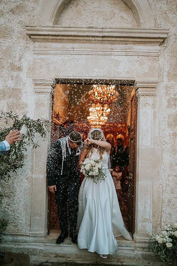 cretan-wedding-white-flowers-olive-branches_30