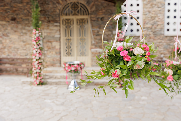 girly-baptism-pink-roses-chrysanthemums_05x
