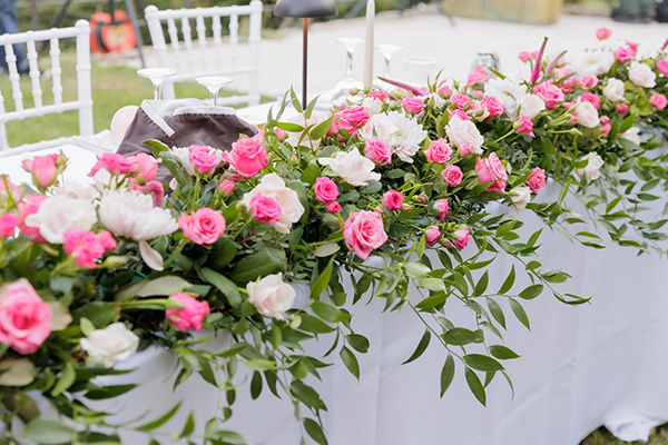 girly-baptism-pink-roses-chrysanthemums_07