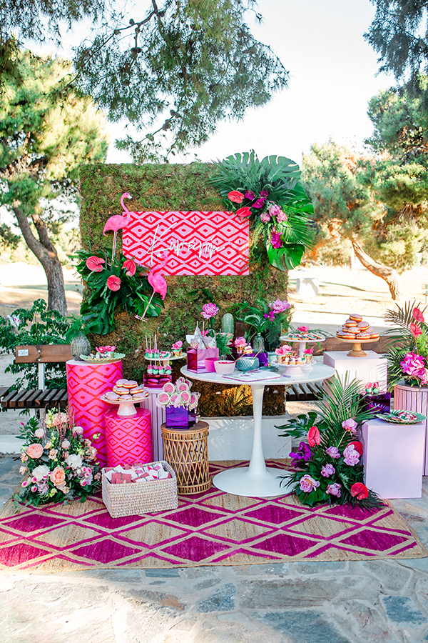 modern-tropical-baptism-decoration-fuchsia-green-shades_01