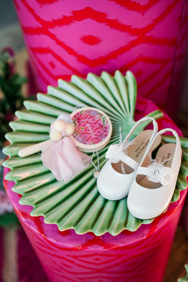 modern-tropical-baptism-decoration-fuchsia-green-shades_04