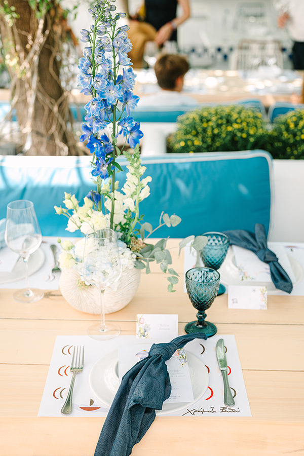 baptism-decoration-ideas-blue-delphinium_08
