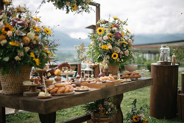 rustic-chic-baptism-decoration-ideas-horse-theme_01