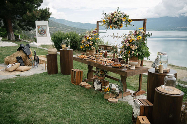 rustic-chic-baptism-decoration-ideas-horse-theme_06