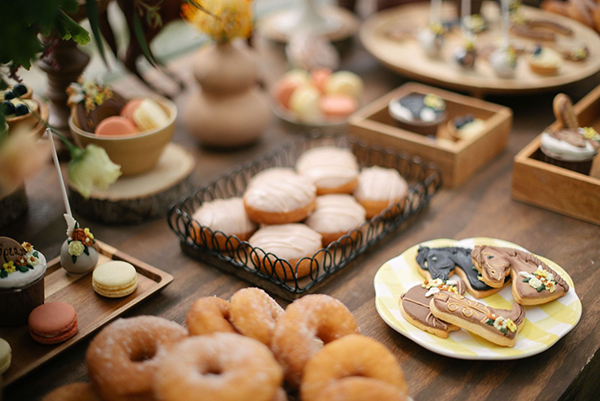 rustic-chic-baptism-decoration-ideas-horse-theme_07