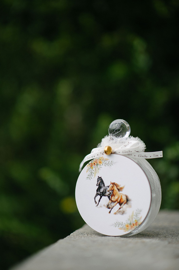 rustic-chic-baptism-decoration-ideas-horse-theme_08
