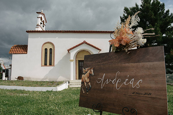 rustic-chic-baptism-decoration-ideas-horse-theme_09