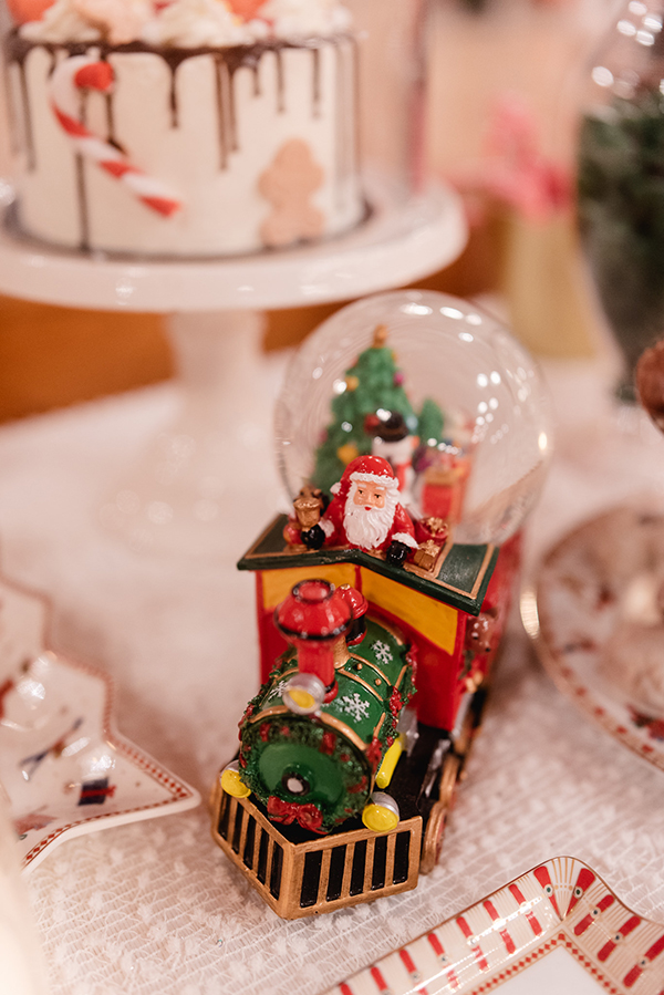 festive-baptism-candy-canes-nutcrackers_04