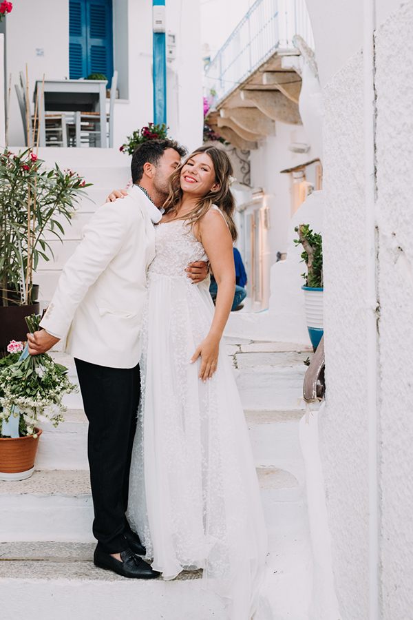 ultra-summer-wedding-tinos-beautiful-flowers_17