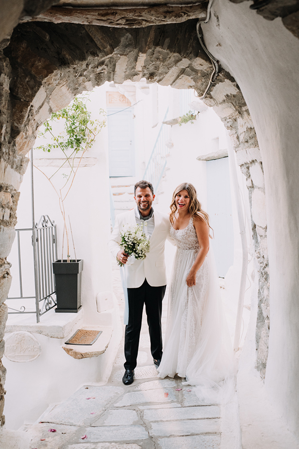 ultra-summer-wedding-tinos-beautiful-flowers_19