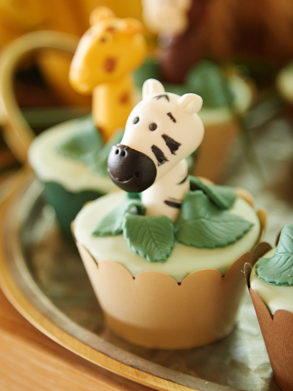 unique-decoration-baptism-theme-jungle_02