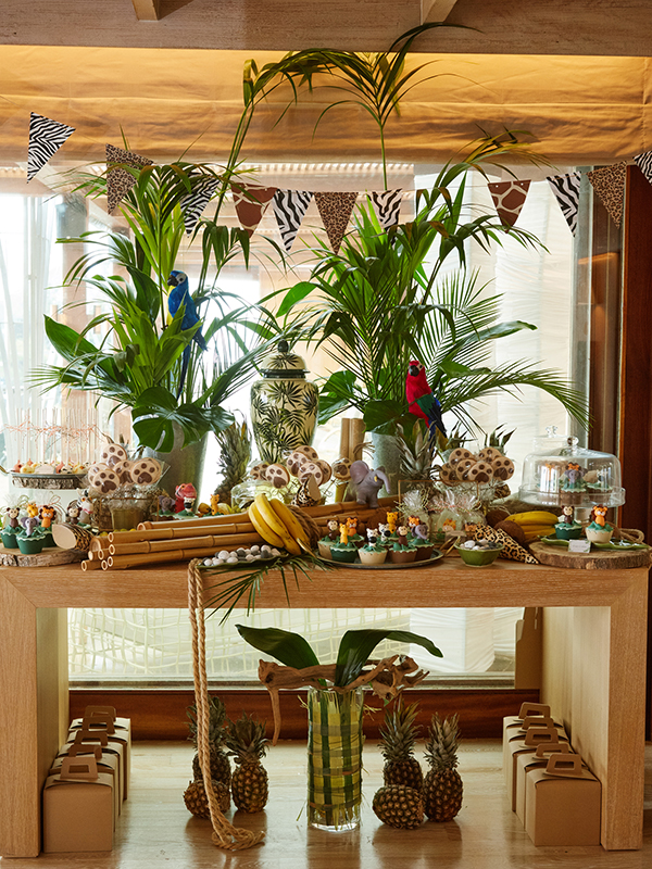 unique-decoration-baptism-theme-jungle_07