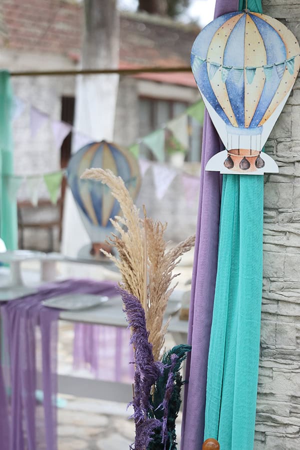 beautiful-decoration-ideas-twin-baptism-air-balloon-theme_01