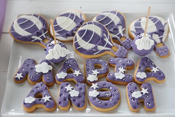 beautiful-decoration-ideas-twin-baptism-air-balloon-theme_03