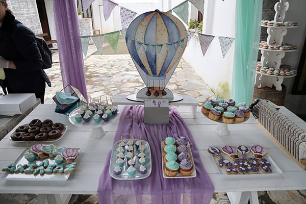 beautiful-decoration-ideas-twin-baptism-air-balloon-theme_05