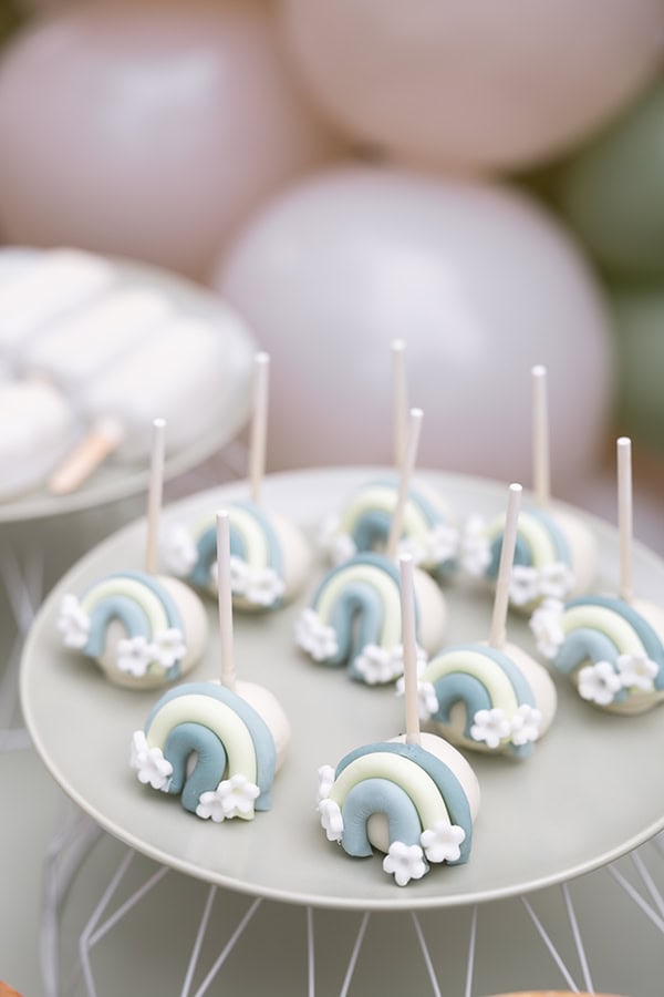 dreamy-boy-baptism-decoration-ideas-rainbow-theme-pastel-hues_07