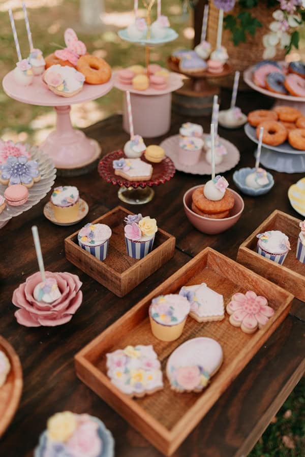 decorative ideas girl baptism floral theme _14