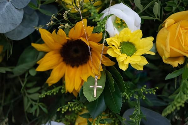 decorative idees bright baptism sunflowers_12