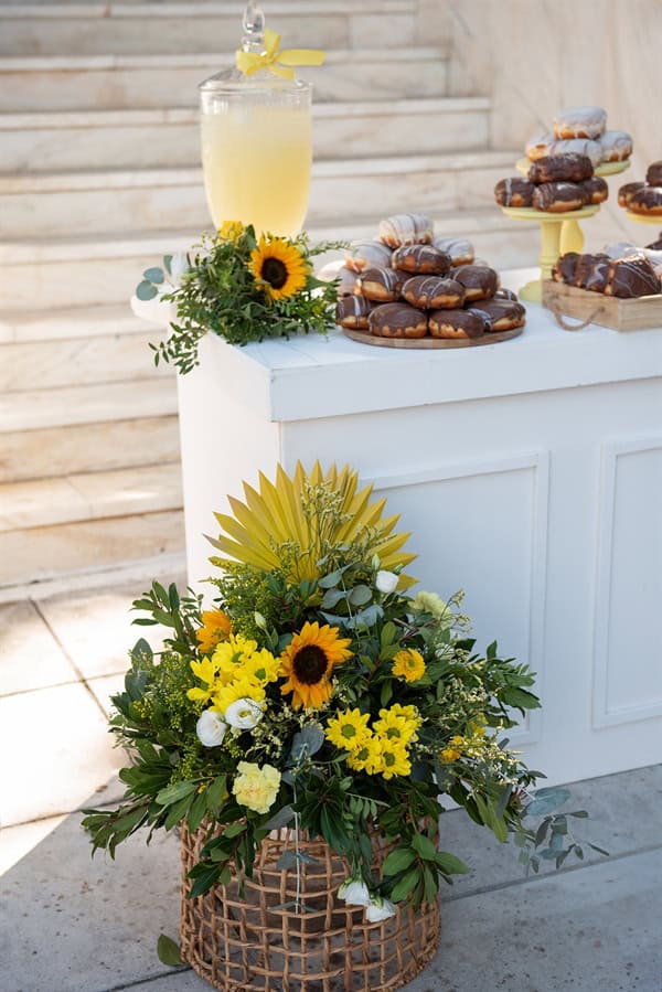 decorative idees bright baptism sunflowers_16