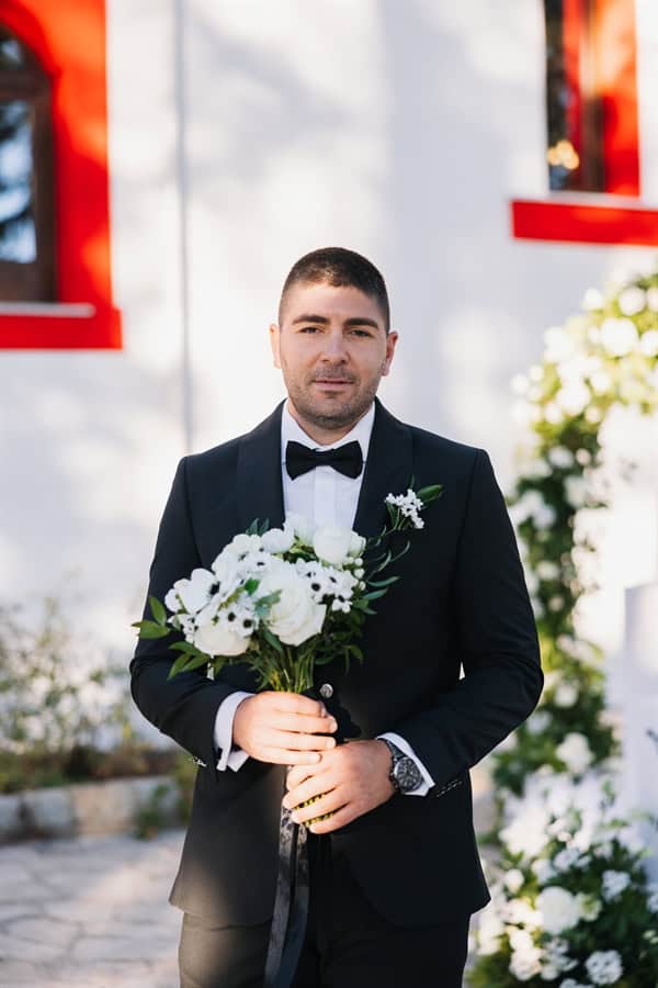 fall-wedding-romantic-details-white-blooms_19