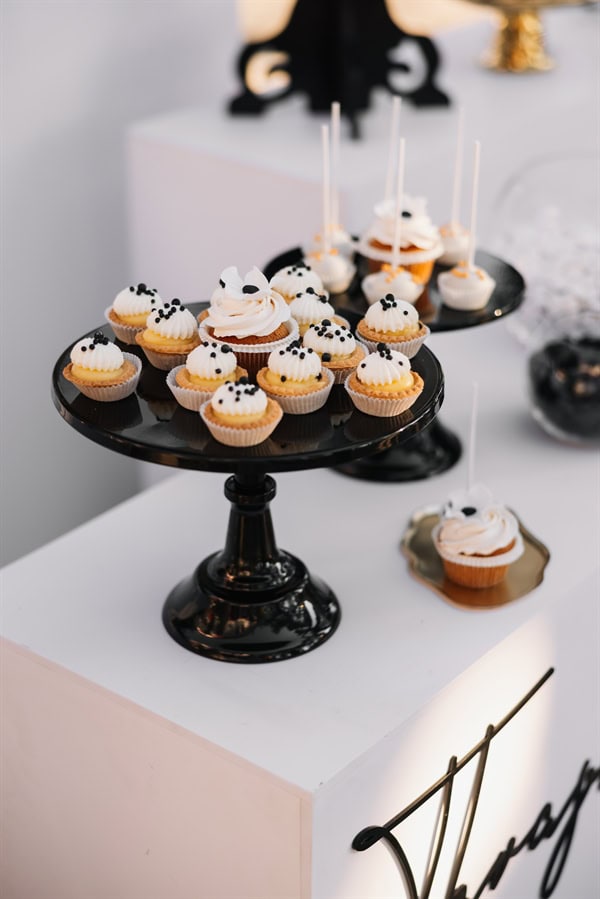 fall-wedding-romantic-details-white-blooms_21