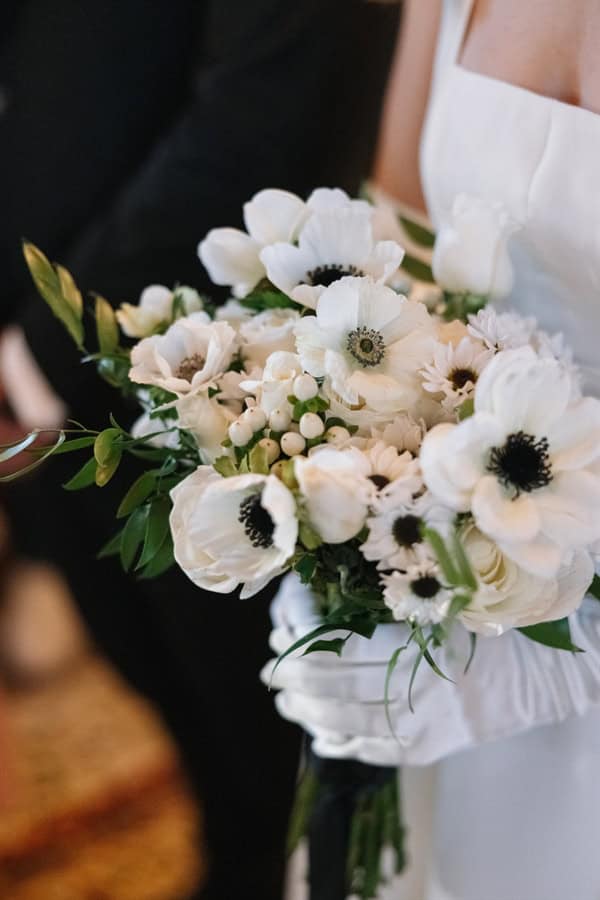fall-wedding-romantic-details-white-blooms_26
