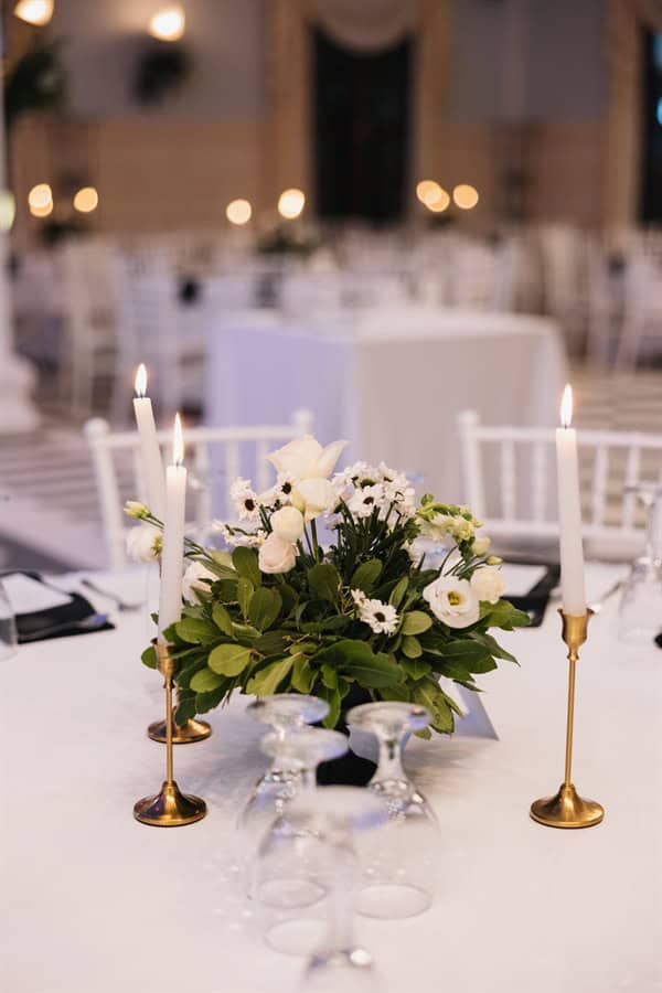 fall-wedding-romantic-details-white-blooms_39