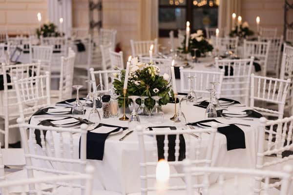 fall-wedding-romantic-details-white-blooms_42